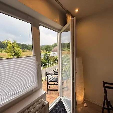 Lägenhet Mit 2 Schlafzimmern, Kueche Und Balkon, Nahe A2 *