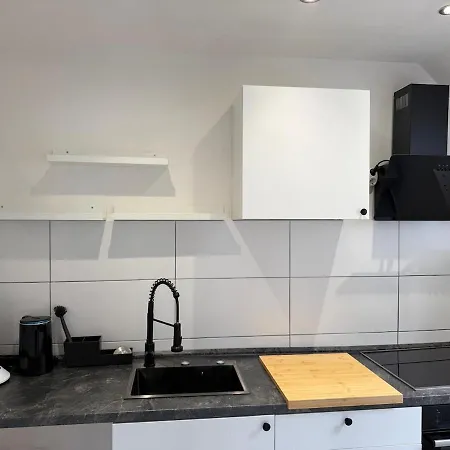 Mit 2 Schlafzimmern, Kueche Und Balkon, Nahe A2 Lägenhet Apelern