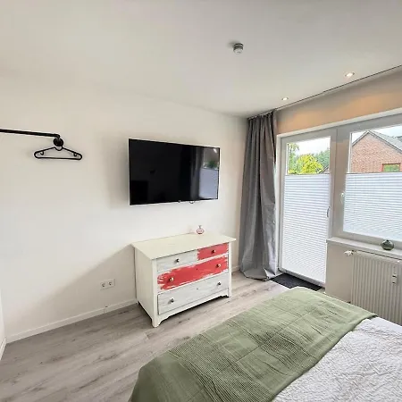 Mit 2 Schlafzimmern, Kueche Und Balkon, Nahe A2 Lägenhet Apelern