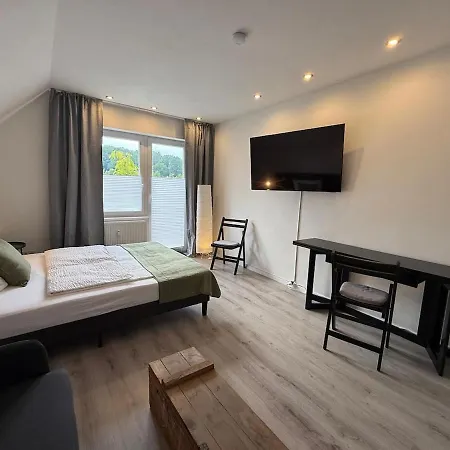 Appartement Mit 2 Schlafzimmern, Kueche Und Balkon, Nahe A2 *
