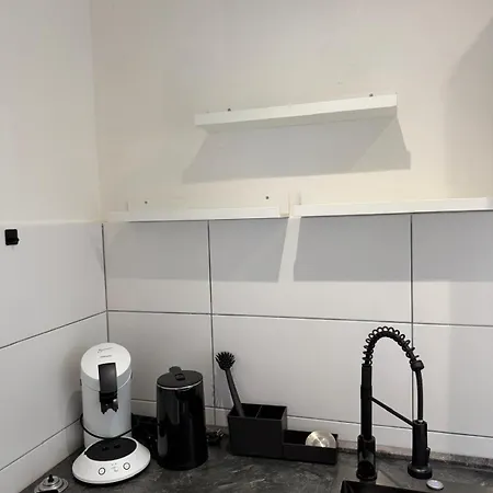 Appartement Mit 2 Schlafzimmern, Kueche Und Balkon, Nahe A2